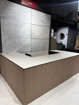 Akoestische Wand Panelen Lattenwand Met Vilt Ronde Latten - Walnoot Eiken 270 Cm × 60 Cm