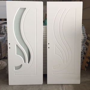 stompe binnendeur tulp model inclusief kozijnen en plinten met zwarte handvat en scharnieren