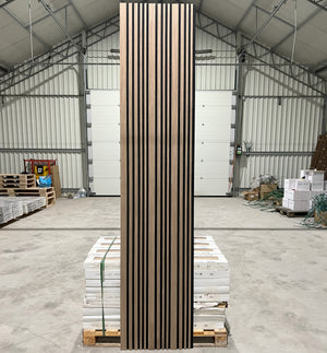 Akoestische wandpaneel | 60x280 cm | walnut | gevarieerde latten