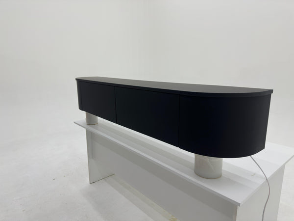 Japandi Tv Meubel Zwart - Curved Met Ledverlichting - Gebogen Zijkant